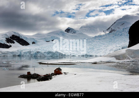 L'Antartide, Graham Land, Paradise Bay, ghiacciai e Almirante Brown Base Navale Foto Stock