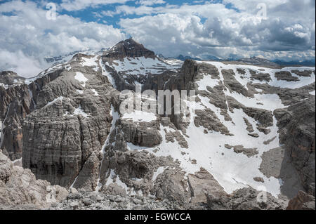 Altopiano del Gruppo Sella, sul retro la sua vetta più alta il Piz Boè, Boespitze, 3152 m, vista dalla cima del monte Cima Pisciadù Foto Stock