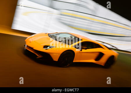 La nuova Lamborghini Aventador SV è presentato all'ottantacinquesimo Geneva International Motor Show presso il quartiere fieristico Palexpo di Ginevra, in Svizzera, 02 marzo 2015. L'ottantacinquesimo Geneva International Motor Show corre dal 05 fino al 15 marzo 2015. Foto: FELIX KAESTLE/dpa Foto Stock