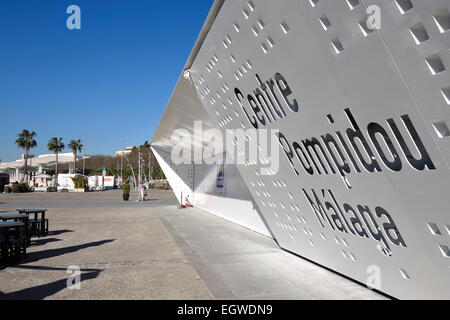 Centro Pompidou Malaga, in costruzione ,il cubo, Pop up museo di arte. El Muelle Onu, Malaga, Andalusia, Spagna. Foto Stock