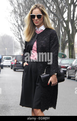 Helena Lunardelli arrivando a Giorgio Armani pista spettacolo a Milano - Mar 2, 2015 - Foto: Pista Manhattan/Paolo diletto Foto Stock