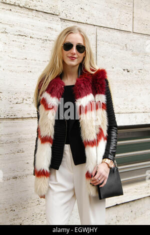 Sveva Derksen arrivando al Salvatore Ferragamo pista spettacolo a Milano - Marzo 1, 2015 - Foto: Pista Manhattan/Paolo diletto Foto Stock