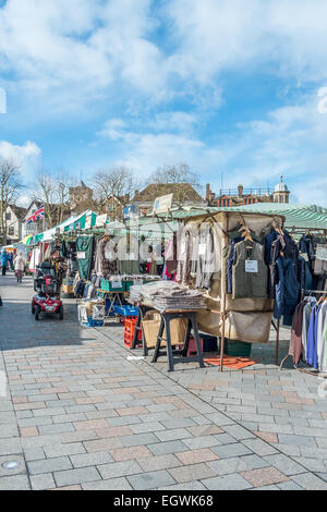 Salisbury, Regno Unito. 3 Marzo, 2015. Regno Unito: Meteo Meteo glorioso in Salisbury cieli blu e la molla come un deciso contrasto con la neve nel nord dell'Inghilterra Credito: Paul Chambers/Alamy Live News Foto Stock