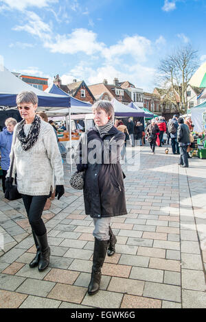 Salisbury, Regno Unito. 3 Marzo, 2015. Regno Unito: Meteo Meteo glorioso in Salisbury cieli blu e la molla come un deciso contrasto con la neve nel nord dell'Inghilterra Credito: Paul Chambers/Alamy Live News Foto Stock