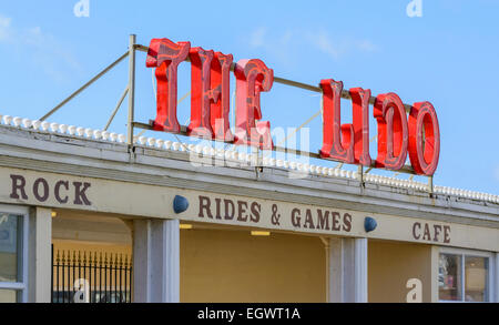 Il Lido sulla passeggiata lungomare a Worthing West Sussex, in Inghilterra, Regno Unito. Foto Stock