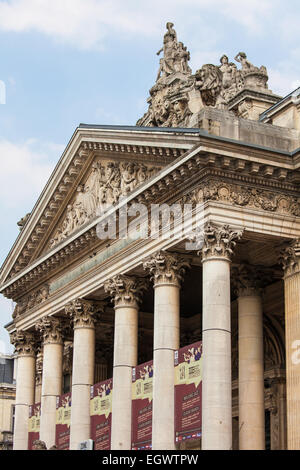 Bruxelles, Belgio - 26 luglio 2012: facciata della borsa o Bourse edificio di Bruxelles, Belgio. Foto Stock