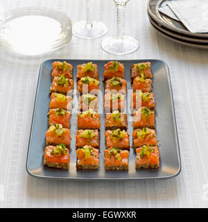 Salmone su crostini di segale Foto Stock