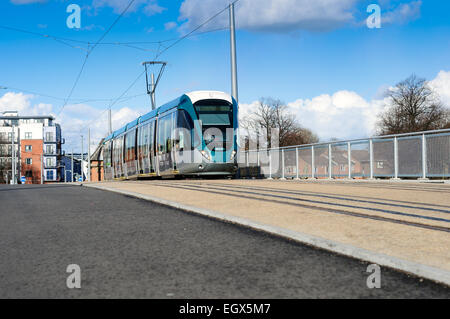 Nottingham, UK: 03 marzo 2015. Fase due test diurna si estende lungo la linea di Clifton a Compton Acres .NET stanno attualmente utilizzando il nuovo 'piattaforme Citadis' tram , nessuna data è stata annunciata per la fase due linea per essere aperto . Credito: IFIMAGE/Alamy Live News Foto Stock