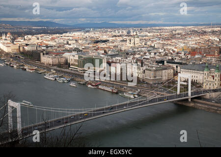 Il Ponte Elisabetta a Budapest Foto Stock