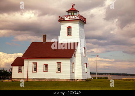 Isole di legno faro si trova nella parte orientale di Prince Edward Island, in Canada a isole di legno Parco Provinciale. Foto Stock