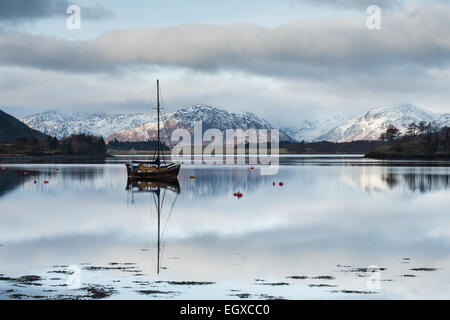 Loch Leven, Glencoe, Scozia in inverno e la splendida luce del mattino Foto Stock