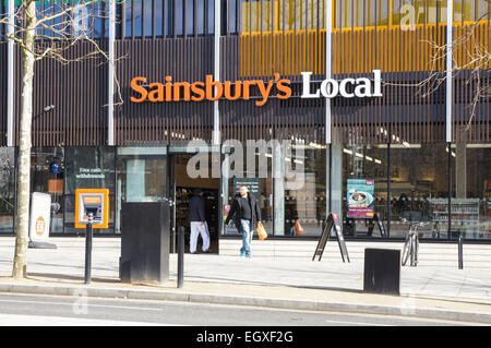 Sainsbury's store locale a East Village London development Stratford E20, Londra England Regno Unito Regno Unito Foto Stock