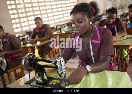 La cucitura e la formazione professionale classe - Dar es Salaam, Tanzania Foto Stock