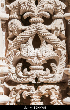 I dettagli architettonici delle cappelle incompiuto nel Monastero di Batalha in Portogallo Foto Stock