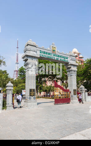 Cancello di ingresso dell'Università degli Studi di Madras, Chepauk, Chennai, nello Stato del Tamil Nadu, nell India meridionale Foto Stock