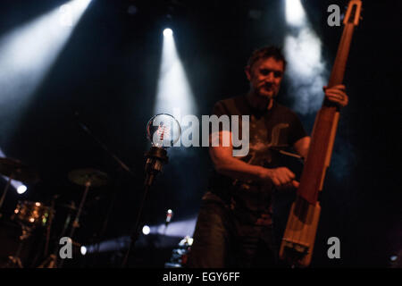 Lubiana, Slovenia. 3 Marzo, 2015. Regno Unito banda elettronica di agnello (Lou Rhodes e Andy Barlow) la preformatura sul palco di Kino Sisko a Ljubljana, Slovenia il 3 marzo. Credito: Nejc Trpin/Alamy Live News Foto Stock