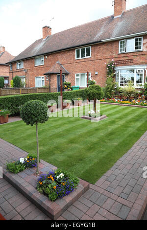 Curatissimi ben tenute ornato giardino anteriore, Nottingham Foto Stock