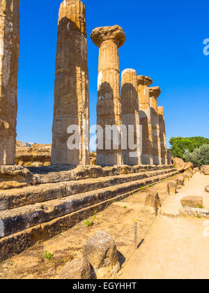 Tempio di Ercole e il Tempio di Eracle o Ercole, la Valle dei Templi, sito archeologico di ​​Agrigento Foto Stock