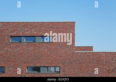 Germania, Colonia Widdersdorf, clinker facciata della casa residenziale Foto Stock