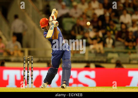 Perth, Australia. 04 Mar, 2015. ICC Cricket World Cup. Australia contro l'Afghanistan. Nawroz Mangal difende durante il suo inning. Credito: Azione Sport Plus/Alamy Live News Foto Stock