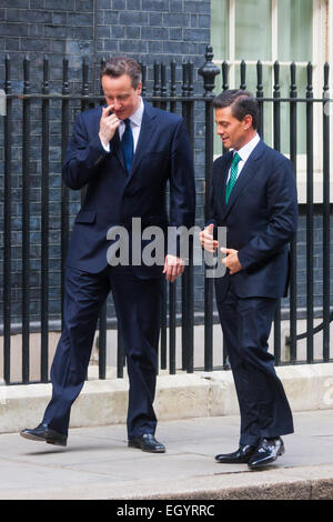 Londra, Regno Unito. 4 Marzo, 2015. Presidente Enrique Peña Nieto arriva al 10 di Downing Street per un incontro con il Primo Ministro David Cameron. Nieto è su una visita di Stato nel Regno Unito. Credito: Paolo Davey/Alamy Live News Foto Stock