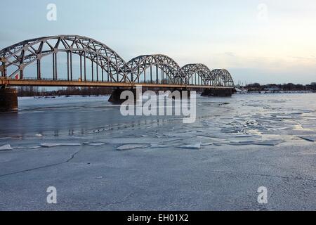 Ponte a Riga Foto Stock