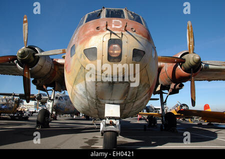 Un Noratlas 2501 esposti nel museo ''Les Ailes anciennes'' in Blagnac, vicino alla città di Tolosa, parte sud-ovest della Francia. Foto Stock