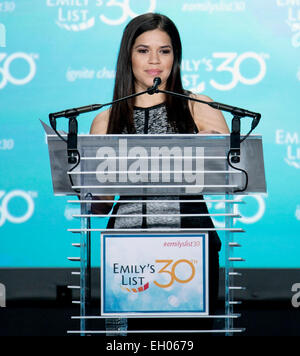 Washington, DC, Stati Uniti d'America. 03 Mar, 2015. AMERICA FERRERA che parla alla Emily Elenco del trentesimo anniversario di Gala. EMILY's elenco supporta pro-scelta democratica dei candidati donne in stato e le elezioni nazionali. © Brian Cahn/ZUMA filo/Alamy Live News Foto Stock