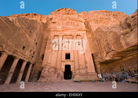 PETRA, GIORDANIA - Ott 12, 2014: Una delle tombe reali di Petra in Giordania Foto Stock