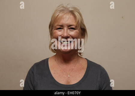 White donna sorridente - modello rilasciato Foto Stock