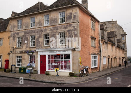 Il villaggio Post Office a Corsham High Street, Wiltshire, Inghilterra, Regno Unito Foto Stock