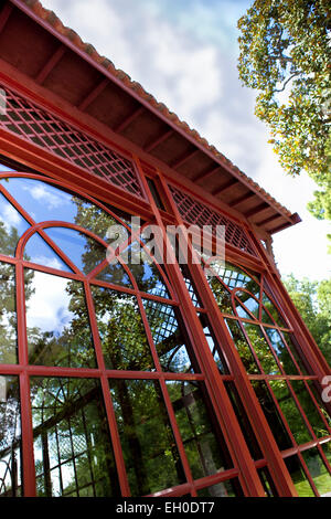 Serra in legno in un parco in Francia Foto Stock