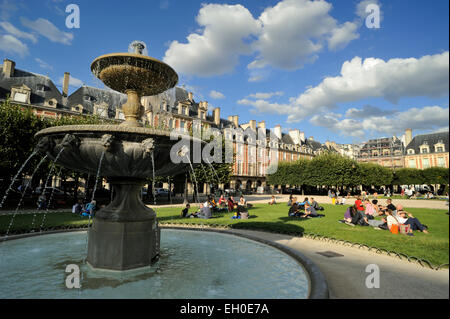 Parigi, Place des Vosges Foto Stock