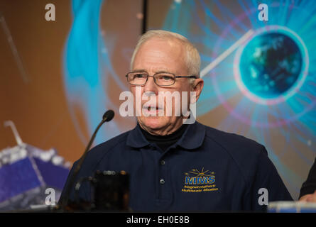 Jim Burch, principal investigator, MMS Suite di strumenti, Southwest Research Institute, parla durante un briefing circa il lancio imminente del multiscala Magnetospheric (MMS) missione, mercoledì 25 febbraio, 2015, al quartier generale della NASA a Washington DC. La missione è prevista per il mese di marzo 12 lancio da Cape Canaveral Air Force Station in Florida e aiuterà gli scienziati a comprendere il processo di riconnessione magnetica nell'atmosfera del sole e le altre stelle, in prossimità dei buchi neri e stelle di neutroni, e al confine tra il nostro sistema solare è heliosphere interstellare e spa Foto Stock