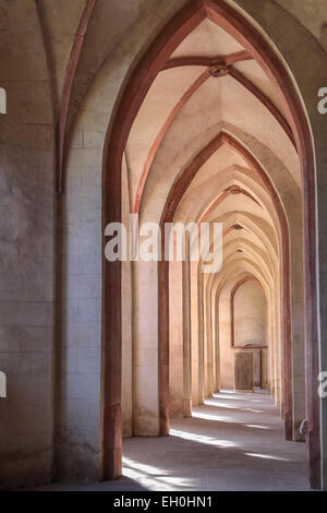 Archi gotici nel monastero cistercense Kiedrich, Rheingau, Hesse, Germania Foto Stock