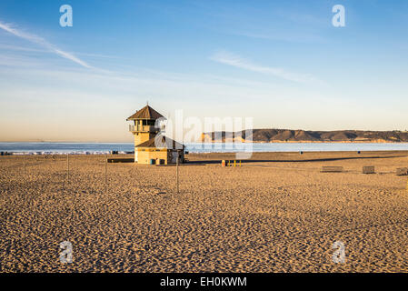 Stazione bagnino su Coronado Central Beach durante il sunrise. Coronado, California, Stati Uniti. Foto Stock