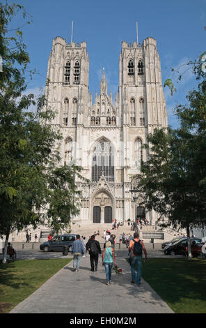 Le guglie gemelle di San Michele e Gudula Cathedral (Cathedrale St-Michel et Ste-Gudule), Bruxelles, Belgio. Foto Stock