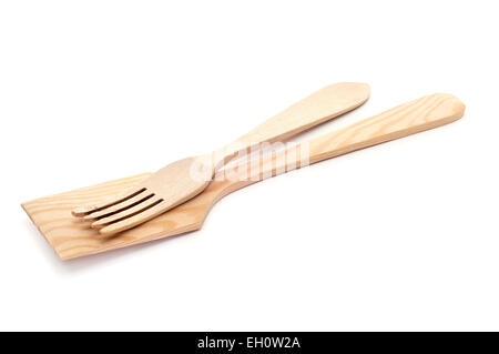 Alcuni di legno utensili da cucina su sfondo bianco Foto Stock