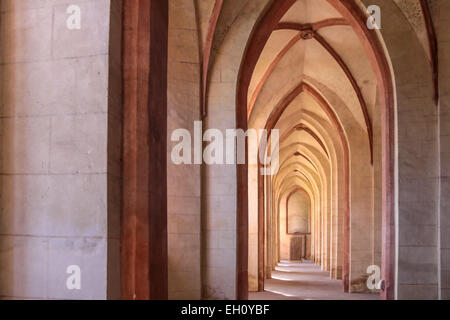 Archi gotici nel monastero cistercense Kiedrich, Rheingau, Hesse, Germania Foto Stock