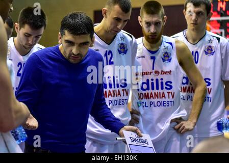 Tulcea, Romania. 4 Marzo, 2015. Sacha Ocokoljic, il pullman di Asesoft Ploiesti durante il LNMB (Liga Nationala de Baschet Masculin) ROU gioco tra CSU Asesoft PLoiesti ROU e SCMU Craiova ROU presso la Sala Sporturilor Olimpia, Tulcea, Romania ROU. Catalin Soare/www.sportaction. Credito: Cal Sport Media/Alamy Live News Foto Stock