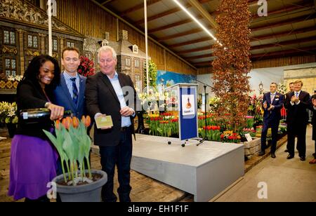 Re Willem-Alexander apre la trentacinquesima Spring Garden Breezand, 04 marzo 2015. Oltre quaranta ai produttori a partire dalla testa del North Holland mostrano ogni anno in questa mostra una varietà di lampadine includono i tulipani, narcisi, crochi e giacinti RPE/Albert Nieboer/ FRANCIA - nessun filo SERVICE - Foto Stock