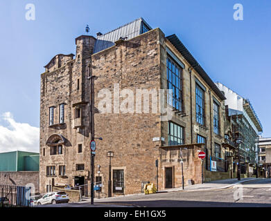 Ponteggio in Glasgow School of Art edificio in Renfrew Street Glasgow Scozia tra due fuochi Foto Stock