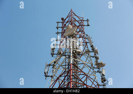 Lagos, Nigeria; telefono mobile portante del montante di forno a microonde trasmettitori e ricevitori. Foto Stock