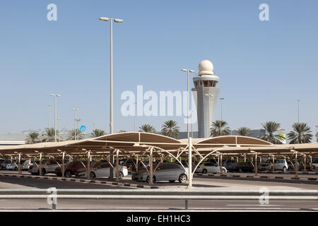 Esterno del l'Aeroporto Internazionale di Abu Dhabi. Dicembre 19, 2014 ad Abu Dhabi, Emirati Arabi Uniti Foto Stock