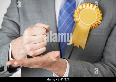 Close up politico facendo intervento appassionato Foto Stock