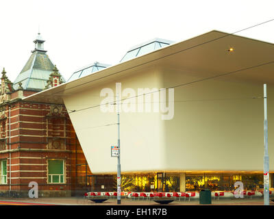 Esterno del Museo Stedelijk di Amsterdam, il più grande museo di arte moderna e contemporanea e design nei Paesi Bassi. Foto Stock