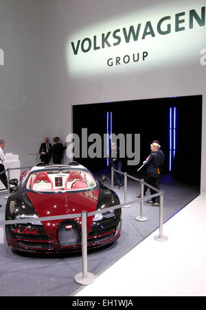 Ginevra, Svizzera - 03 Marzo 2015: il gruppo Volkswagen la notte a Geneva International Motor Show/picture alliance Foto Stock