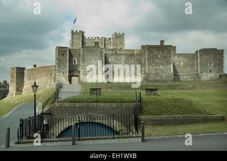 La grande torre presso il castello di Dover Foto Stock