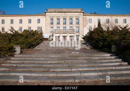 Ex comunista college costruito nel monumentale in stile stalinista, Bogensee, Brandeburgo, Germania orientale Foto Stock