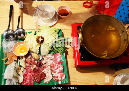 Sukiyaki o Shuba Shabu o Hot Pot in ristorante Foto Stock